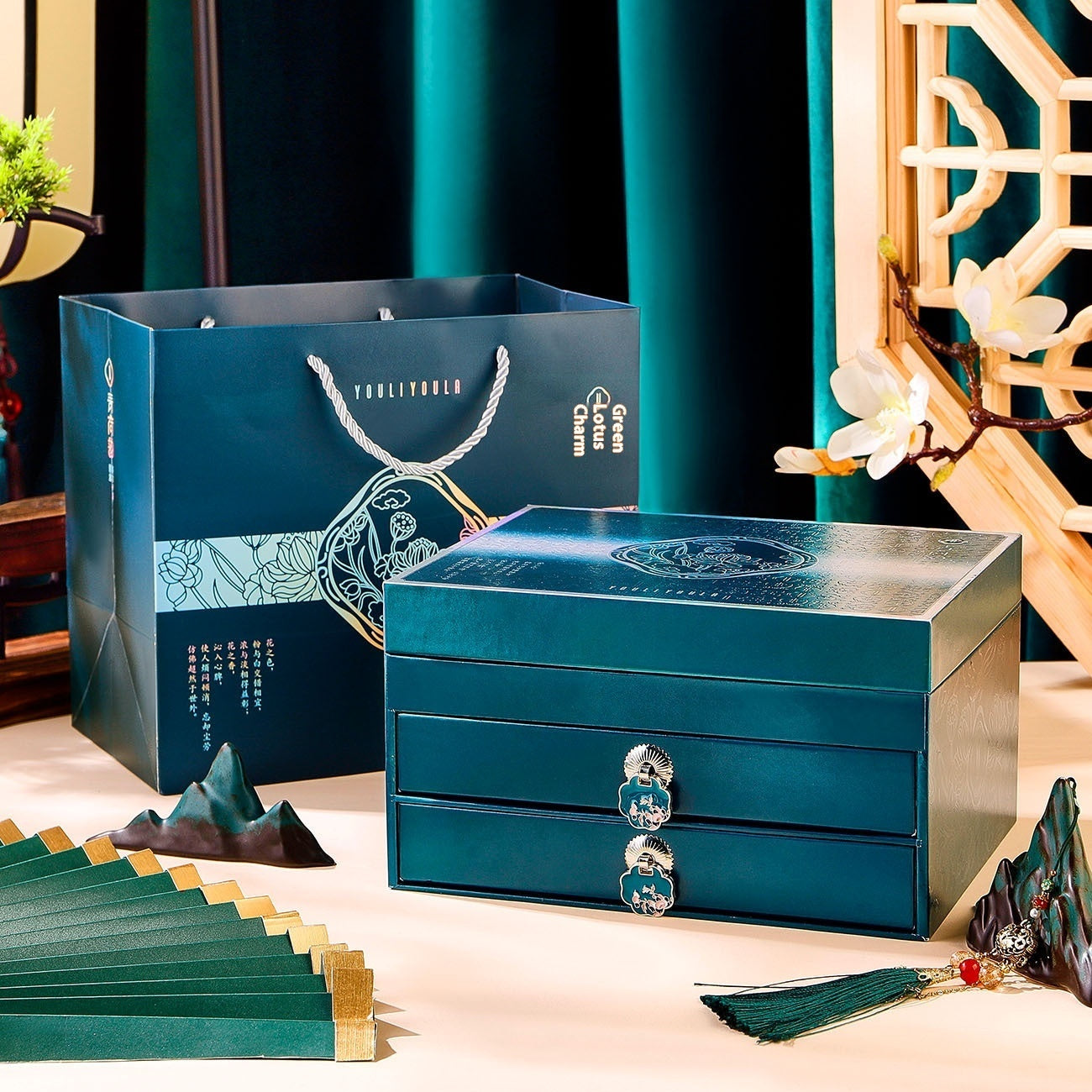 Green Lotus Beauty Makeup And Skin Care Suit